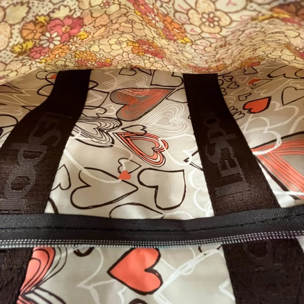Le Sportsac computer messenger bag 11 x 15 hearts pink brown shoulder strap